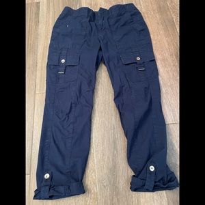 Navy WHBM capri style pants with nice pockets and closures size 2